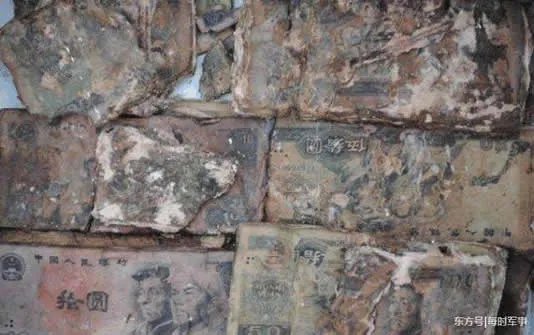 大爷翻出40年前的私房钱吓蒙!