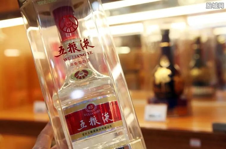 五粮液收入破千亿 和茅台相比谁收入更高