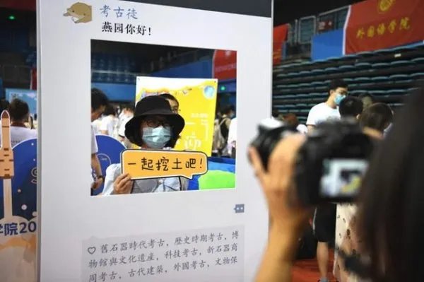 考古界团宠钟芳蓉北大报到,学校对钟芳蓉有何评价?