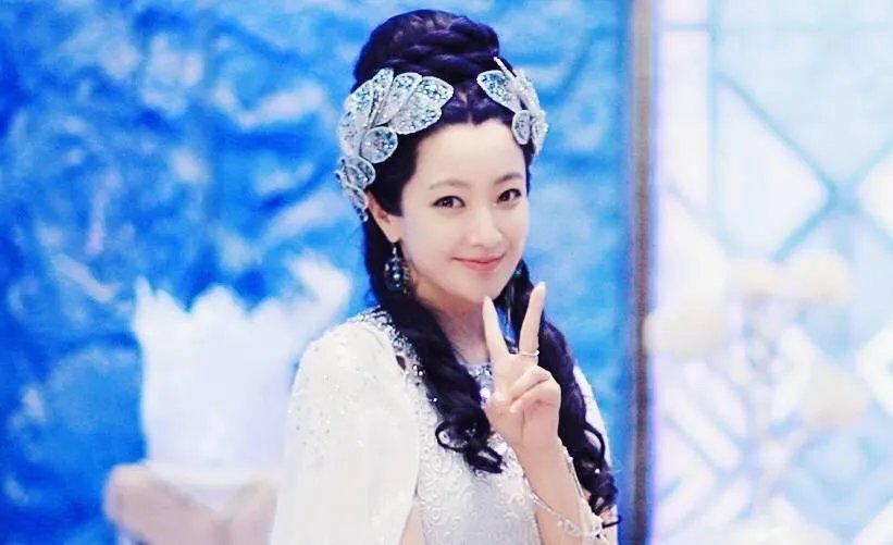 金喜善整容前的老照片曝光 金喜善的老公是谁有什么样的厉害背景