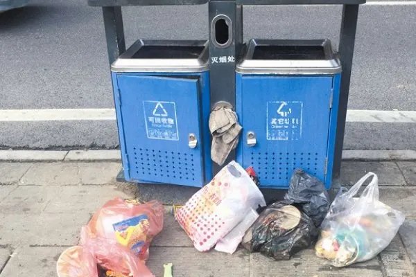 台南黄金海岸线堆满垃圾,这种乱丢垃圾行为为何屡禁不止?