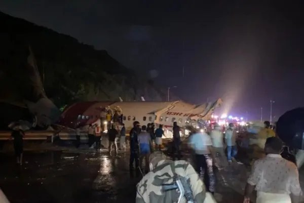 印度客机冲出跑道已致17人死亡,此次事故原因是什么?