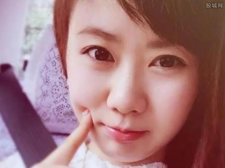 福原爱遭遇辣手掰腿 “瓷娃娃”的魅力可见一斑