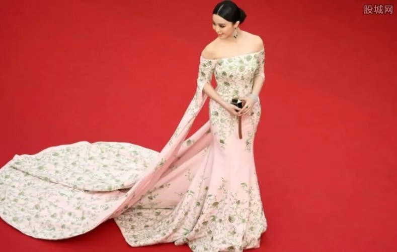 范冰冰大赞网友 婚纱要点10086个赞