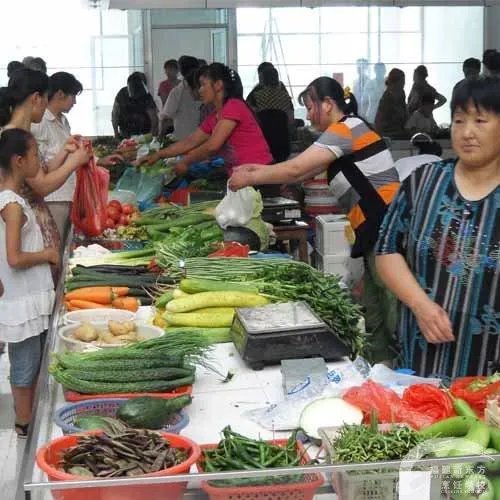 谁误将现金当菜品?