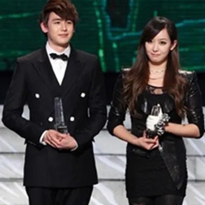 昌珉宋茜亲密照片曝光 揭秘俩人吃火锅照发微博