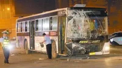 北京公交车站车祸是怎么回事?