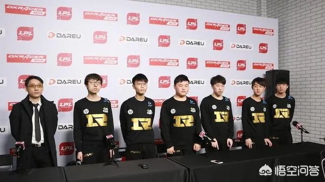 英雄联盟RNG风哥微博改名,取消RNG认证,取关皇族微博,风哥要离开RNG了吗?你怎么看?