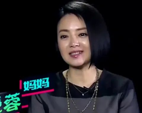 节目爸爸回来了四大娇妻素颜比拼 李小璐惊悚变脸