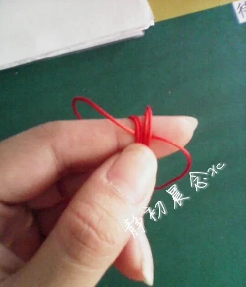 手工编织:红绳项链的简单编法
