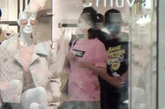 郑恺苗苗现身妇产医院 奉子成婚遭实锤？