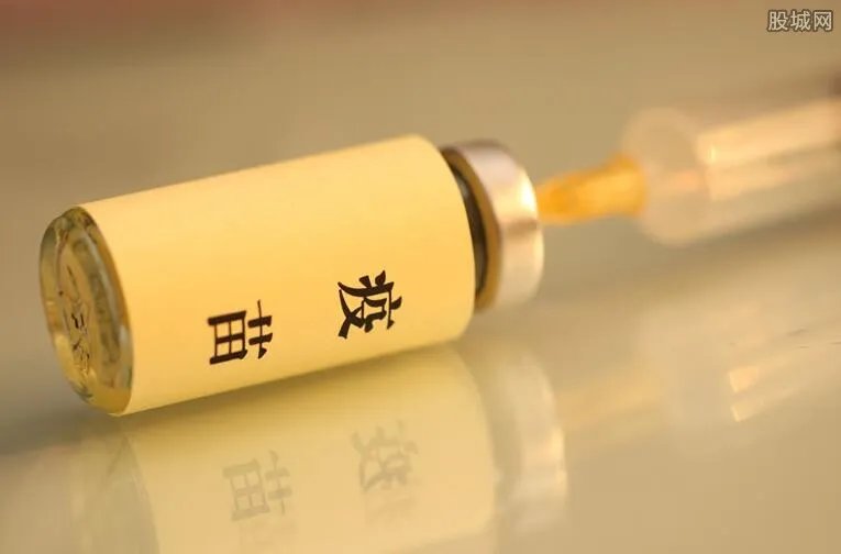 张文宏医生谈疫苗作用 短期内难以达到群体免疫