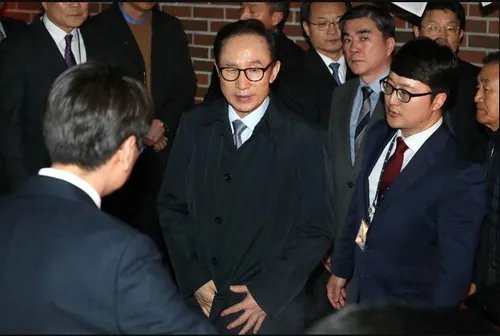 李明博拒狱中调查后果会怎么样？