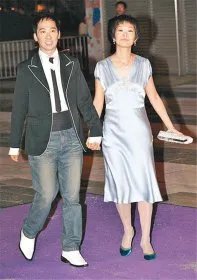 张达明老婆何念慈照片 和妻子何念慈离了婚是真的吗