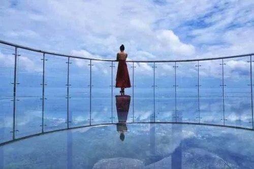 辽宁虎谷峡玻璃栈道发生事故，该景区的游客情况如何？