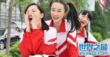 中国丑到爆的奇葩校服,这个校服令学生恐惧。