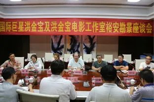 洪金宝来六安干什么 坐轮椅现身六安