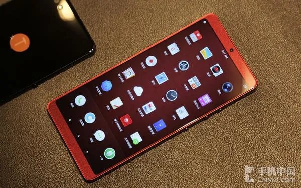 坚果Pro2体验评测：硬件终于追上了设计