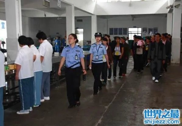 央视沈冰在监狱照片曝光，卖肉之后被抓毁掉一生 