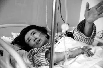 哪个歌唱家被撞骨折?