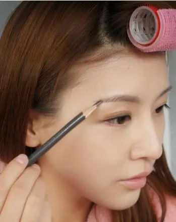 学习日常化妆：日常化淡妆的基本步骤及韩式淡妆的画法