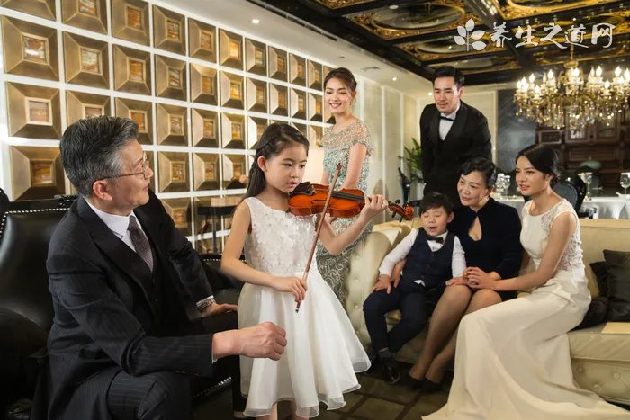 最大的古鬣犬有多大，已灭绝的巨鬣狗长2.5米高380公斤