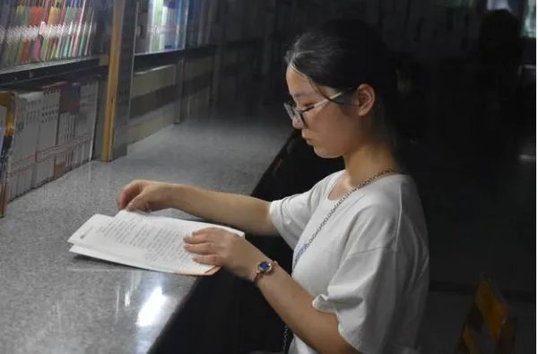 考古界团宠钟芳蓉北大报到,学校对钟芳蓉有何评价?