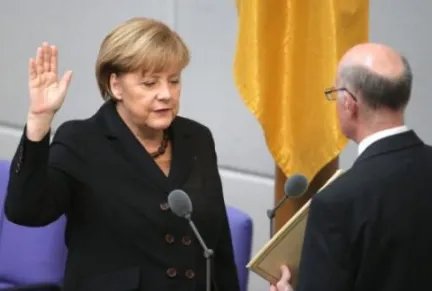 德国总理默克尔宣誓就职是迈向第几任期？