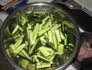 腌黄瓜