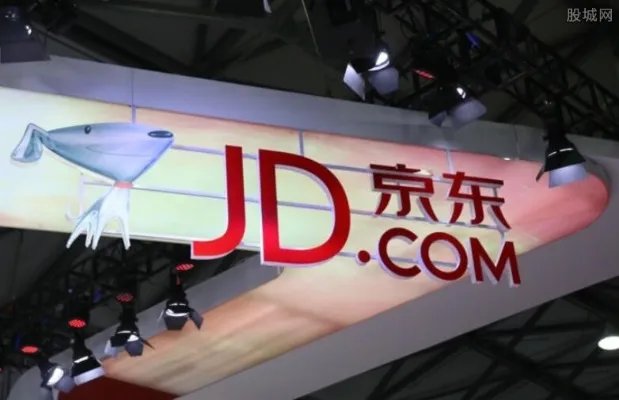 奶茶妹刘强东同居 两人街头拥抱若无旁人