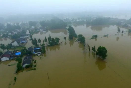 江西鄱阳一栋楼瞬间被冲毁，伤亡情况如何？