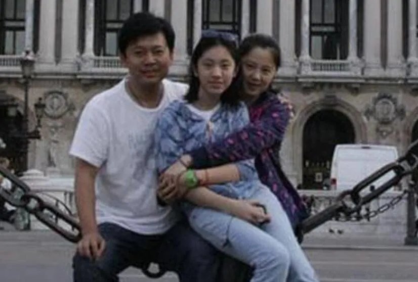 何政军妻子的图片 第一任老婆是温峥嵘吗