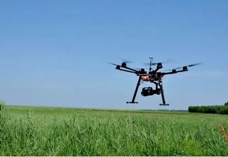 杭州西湖边一架无人机失控后发生了什么？