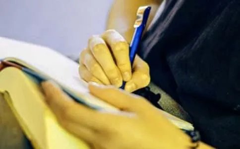 苦难辉煌读后感