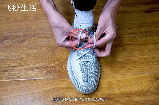 鞋带蝴蝶结的打法