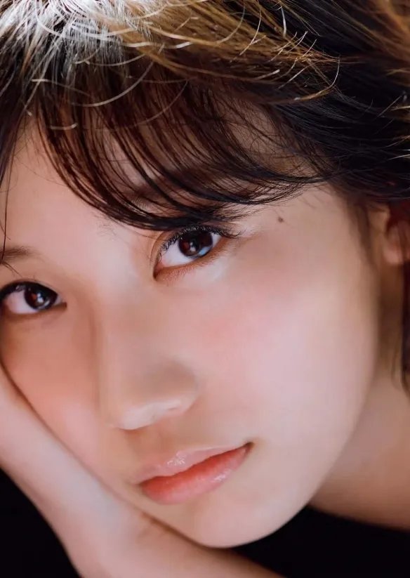 纤细腰枝却有惊人上围！日本人气美女小仓优香美图！