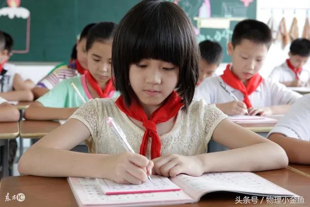 如何看待上海一小学期末考试中刘翔成考题难住小学生，学生答案被判答错却惹家长不满？