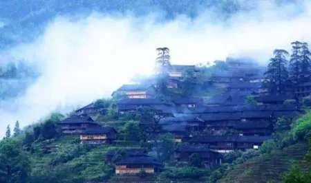 百年壮寨毁于火海怎么回事?＂壮寨楷模＂毁于火