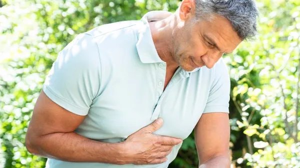 肺癌早期有三处痛要小心 不要错过肺癌的最佳治疗时期