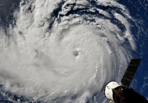 用核武器能否阻止飓风入侵?以避免给人类造成的巨大的经济损失和伤害?