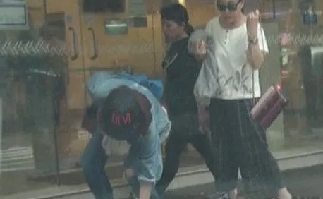 熊黛林患妈妈手的原因是什么？