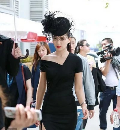 刘涛复古装扮露美腿  贤惠涛姐造型大变样气场十足