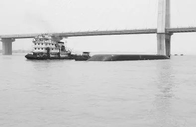 湖北货船长江侧翻的伤亡如何?