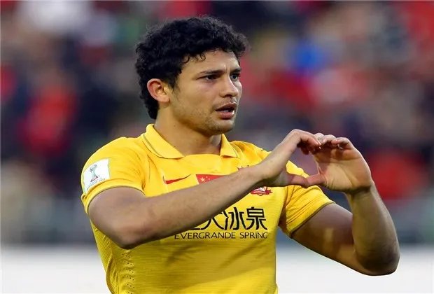 艾克森国足首球登热搜,如何评价艾克森的国足首秀?