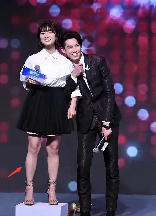 沈月未修图集体脱粉照片曝光又矮大象腿 未修图女明星图片太吓人