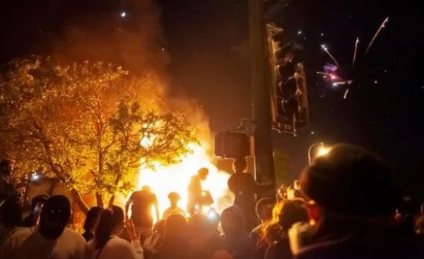 美国威斯康星州为什么会进入紧急状态？