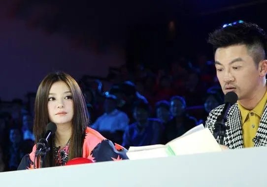 中国达人秀赵薇唱歌 苏有朋犯二惹人爱