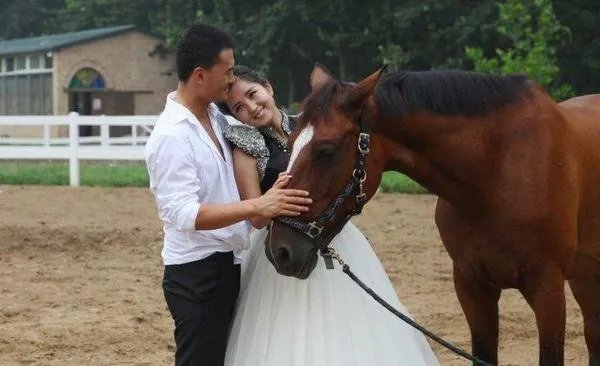 赫子铭否认离婚 赫子铭家庭背景显赫