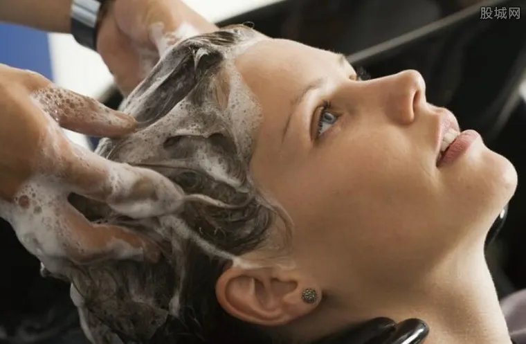 女子十年在美发店消费150万 被店家欺骗性消费？