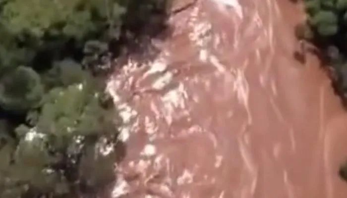 泥石流发生时应该往哪个方向跑 泥石流出现时应向什么方向跑